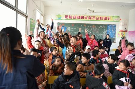 球速团委开展“青春照亮扶贫路”主题活动